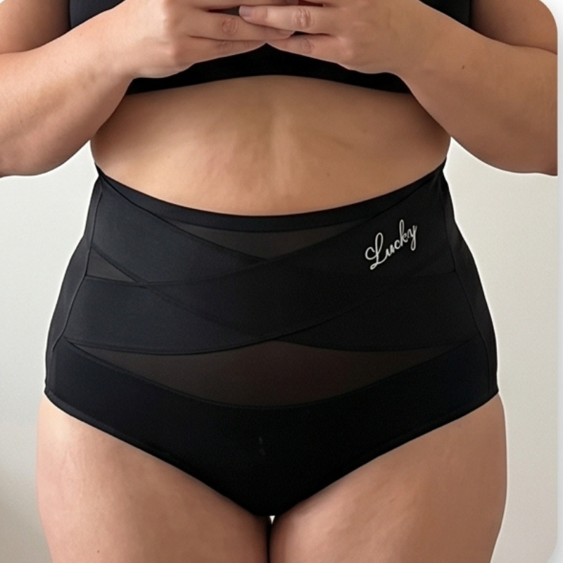 Clienta satisfecha luciendo la braguita faja moldeadora